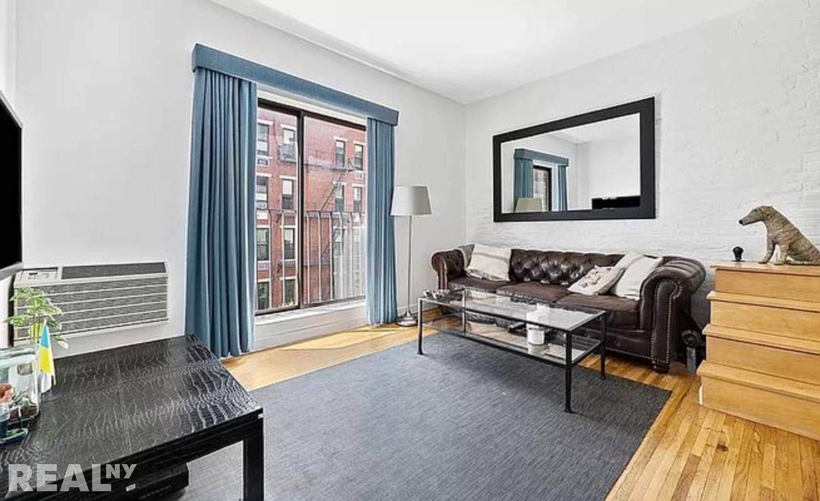 2BR DUPLEX PENTHOUSE WITH BEAUTIFUL OUTDOOR SPACE IN THE HEART OF GRAMERCY !