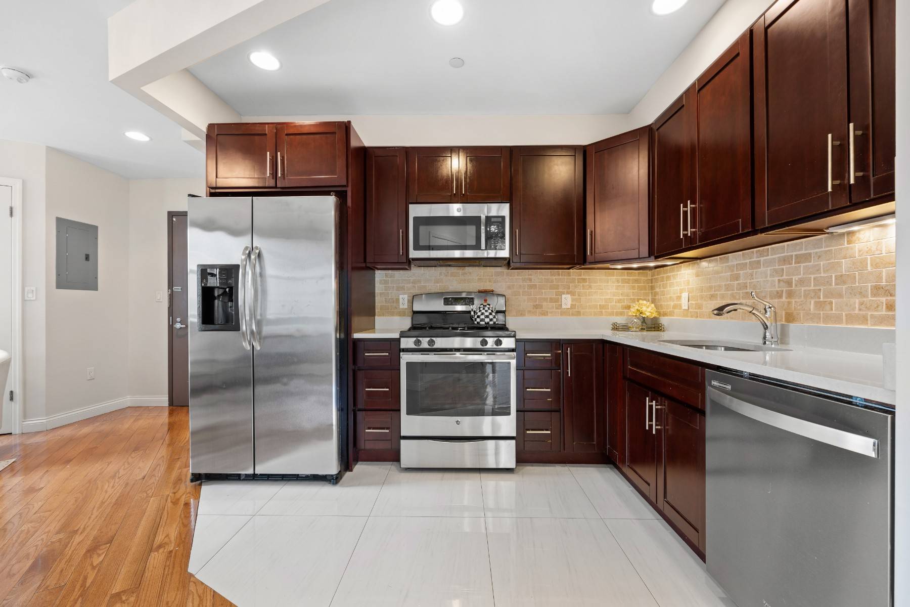 Welcome to this exquisite 2 bedroom, 2 bathroom condo at Edgecombe Parc in Washington Heights.