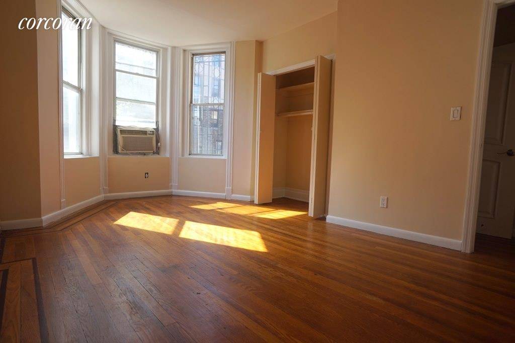 True 2 bedroom with pre war charm thatA s conveniently located near all Astoria has to offer Including 3 grocery stores, countless outdoor restaurants, beer garden, parks, post office.