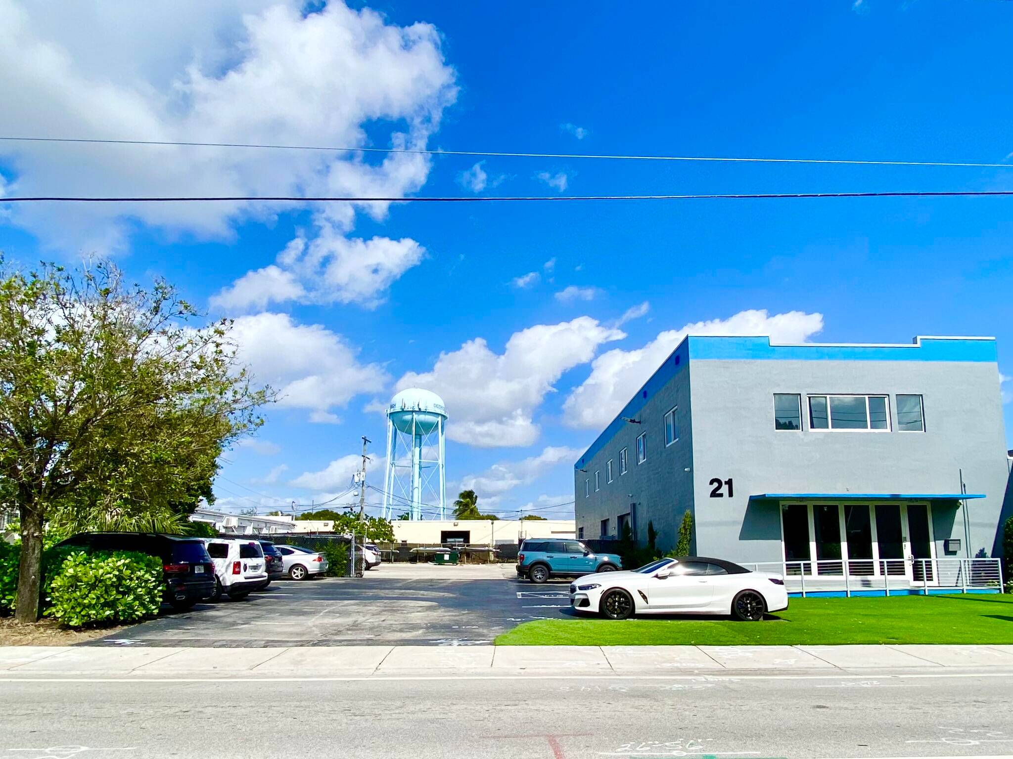 Fantastic Fenced Secure Office Warehouse for Lease in East Deerfield Beach !