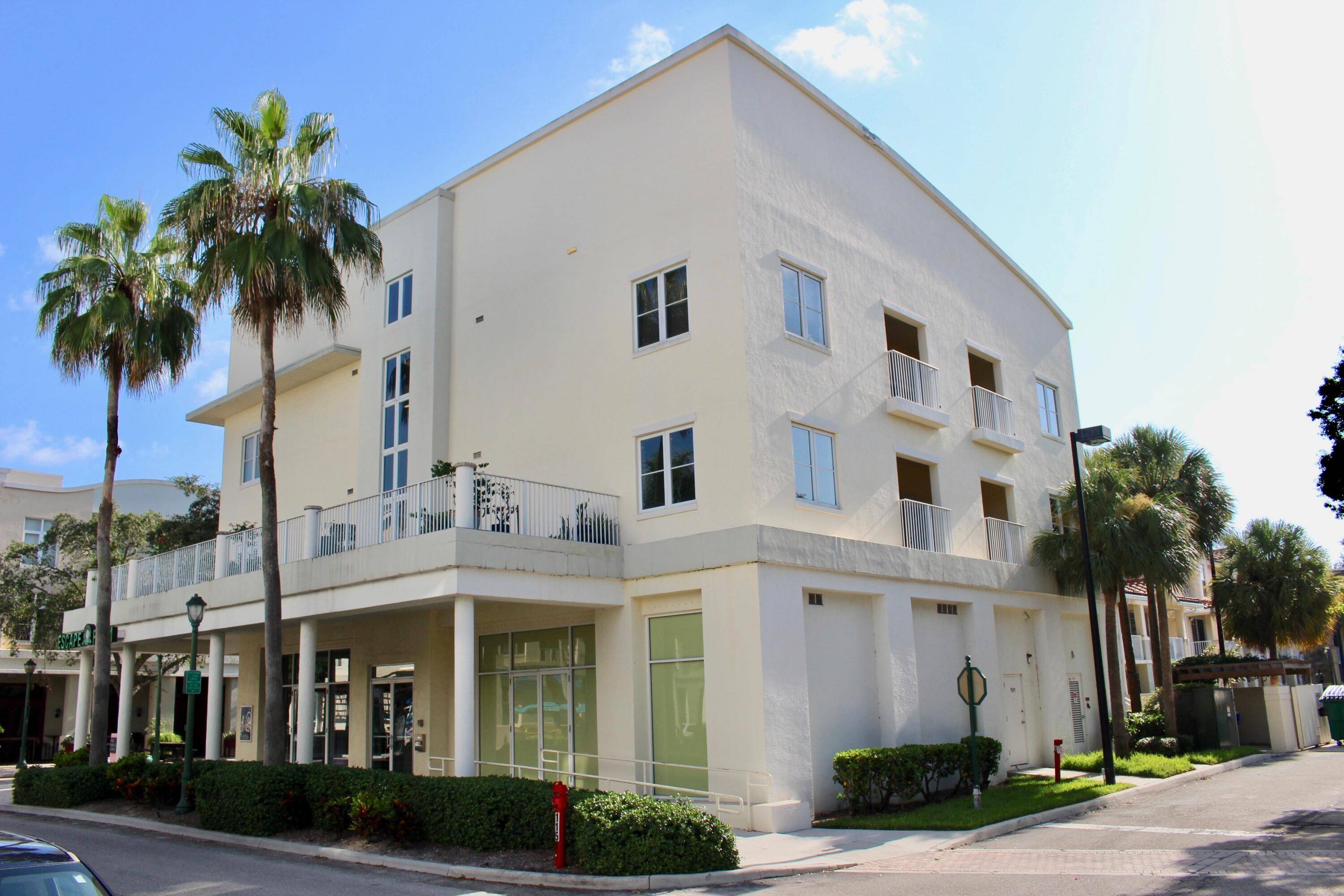 Enjoy the season in the HEART of downtown Abacoa, in this 3 bedroom, 2 bath, condo with your own private covered balcony, great for entertaining.
