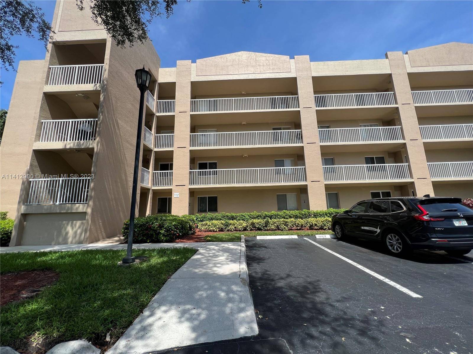 Move in completely remodeled, bright spacious 2 bed 2 bath first floor condo with beautiful lakefront views located in the gated community of Weldon, a resort lifestyle in Kings Point ...