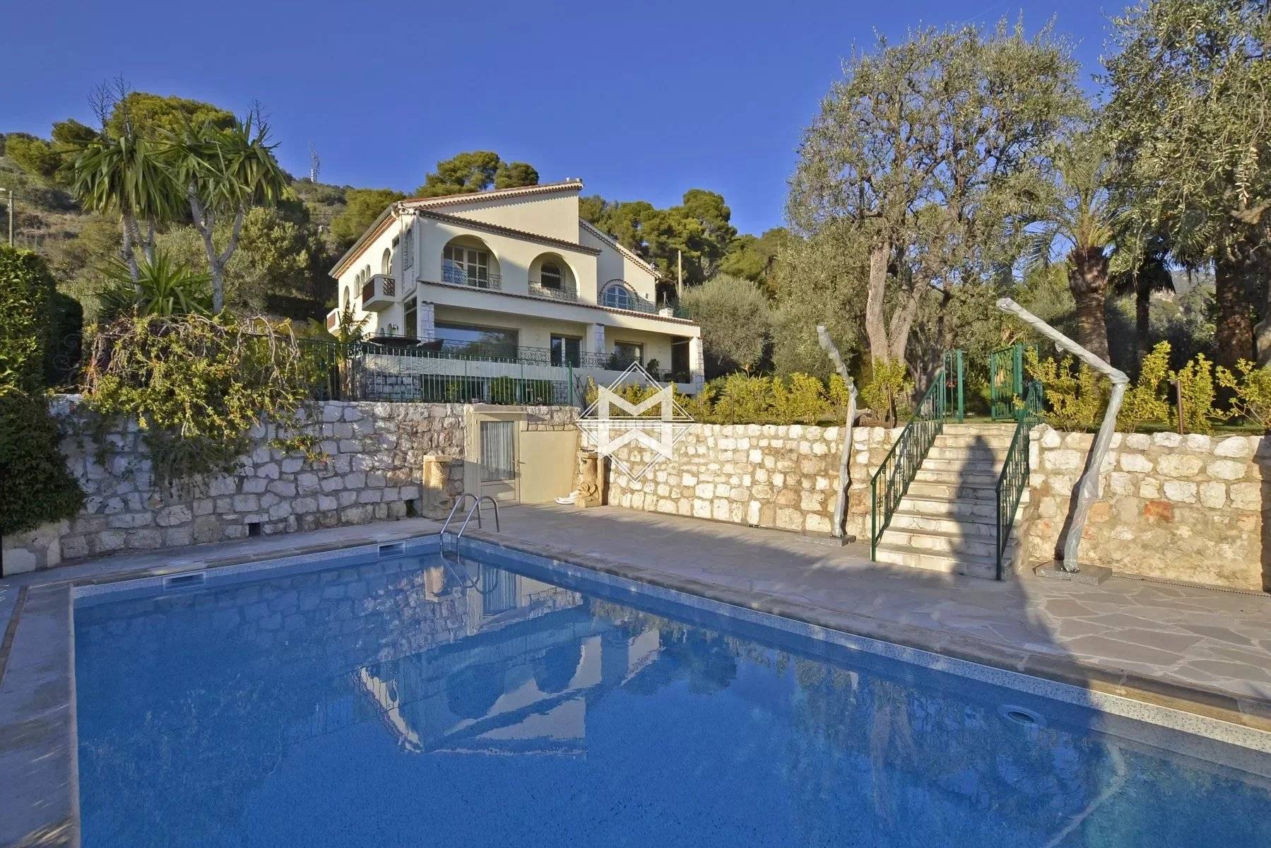 Villa located on a garden planted with olive trees, palm trees and citrus fruit trees of approx. 1 583 sqm, with a living space of about 400 sqm on 3 levels, south facing