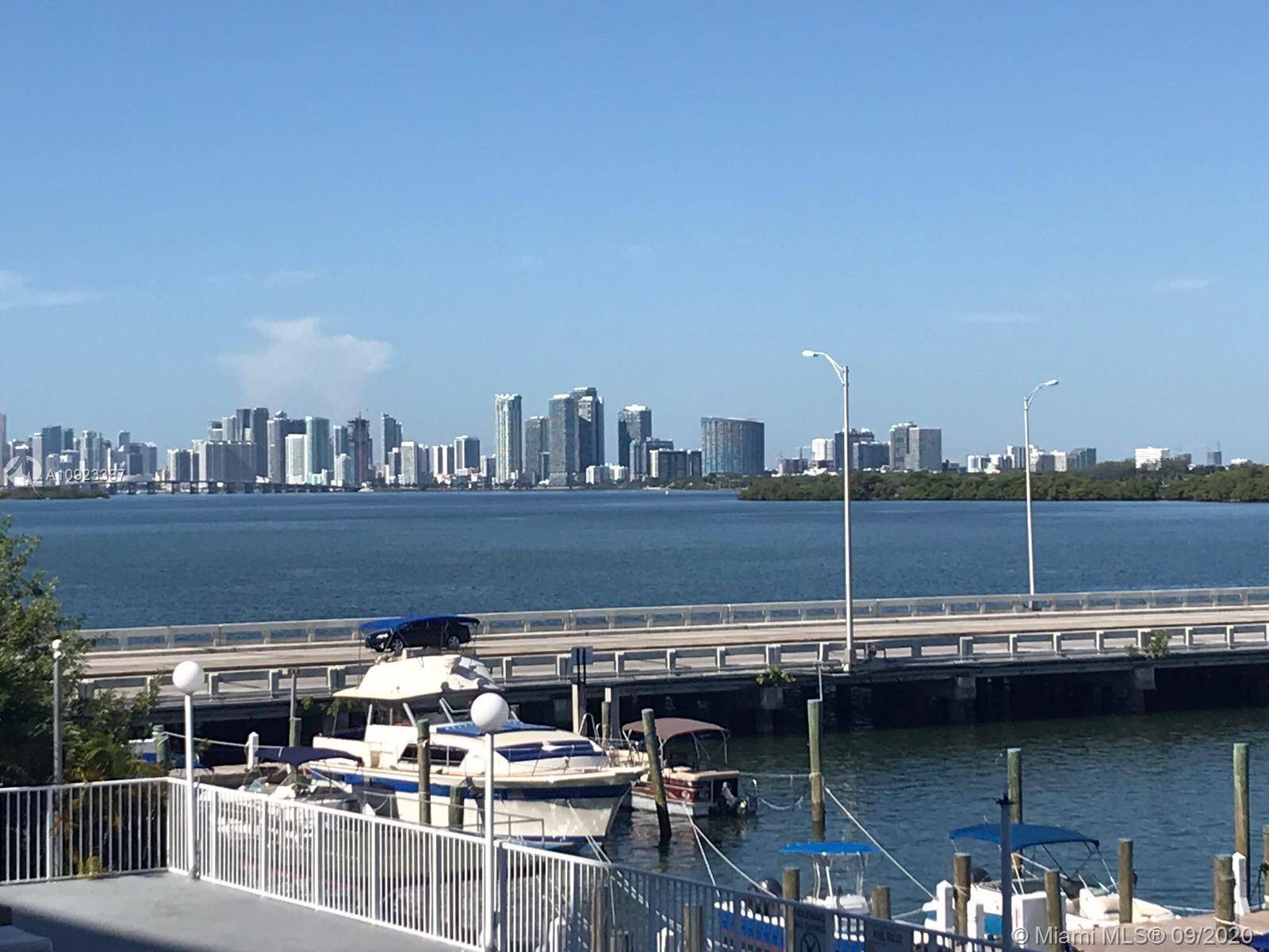 Do not miss excellent opportunity, beautiful apartment remodeled, stainless steel appliances, SEASON RENT, GOOD INVESTMENT, THE UNIT IS SOLD FURNISHED, view biscayne bay, NO RENTAL RESTRICTIONS, 7 minutes from the ...