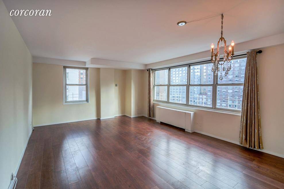 Welcome home to Dorchester Towers, enjoy being located in prime Lincoln Center in the heart of Upper West Side.