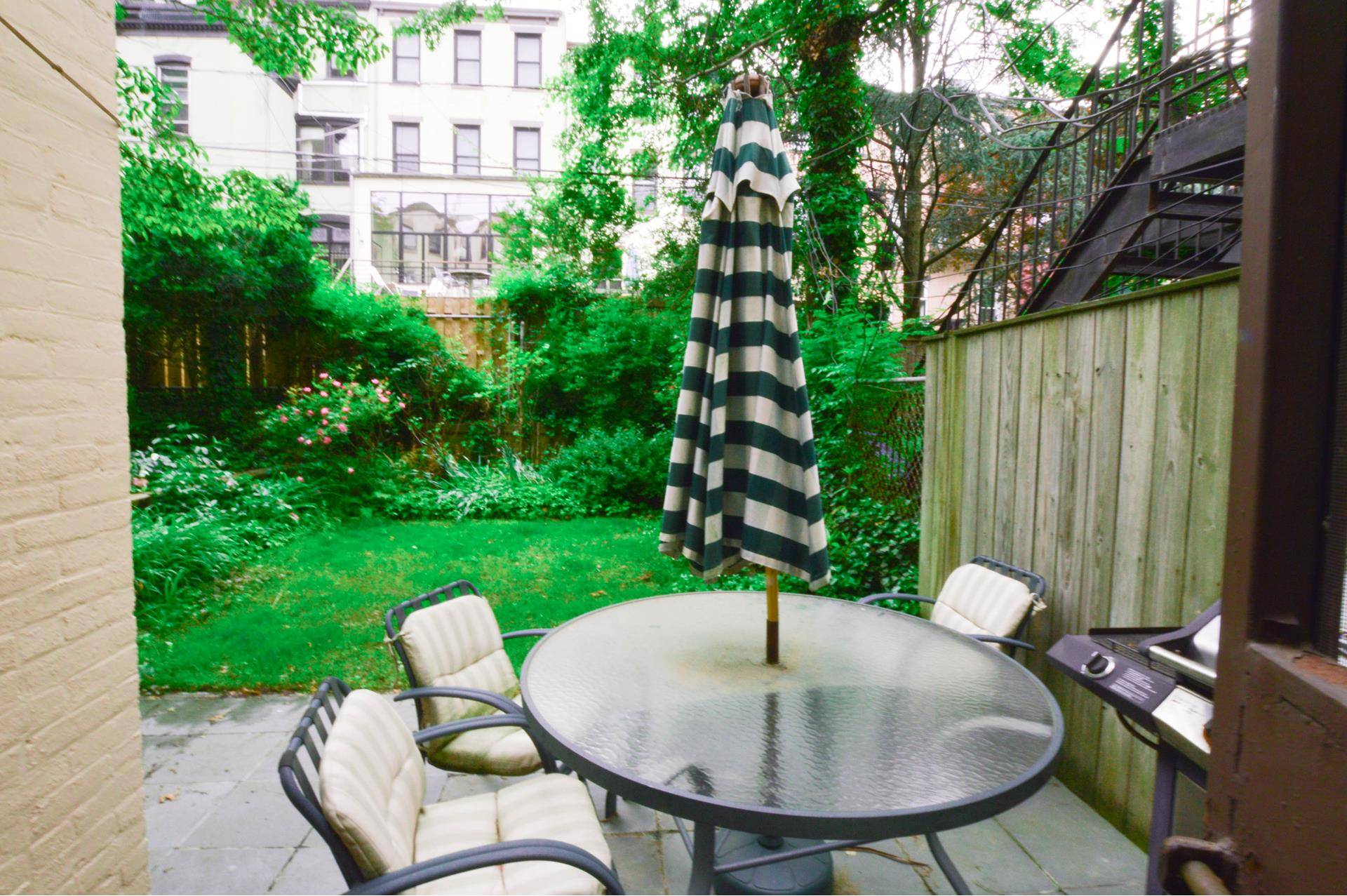 REDUCED FEE ! ! Sprawling 1, 000 sf Two Bedroom Garden unit available now !