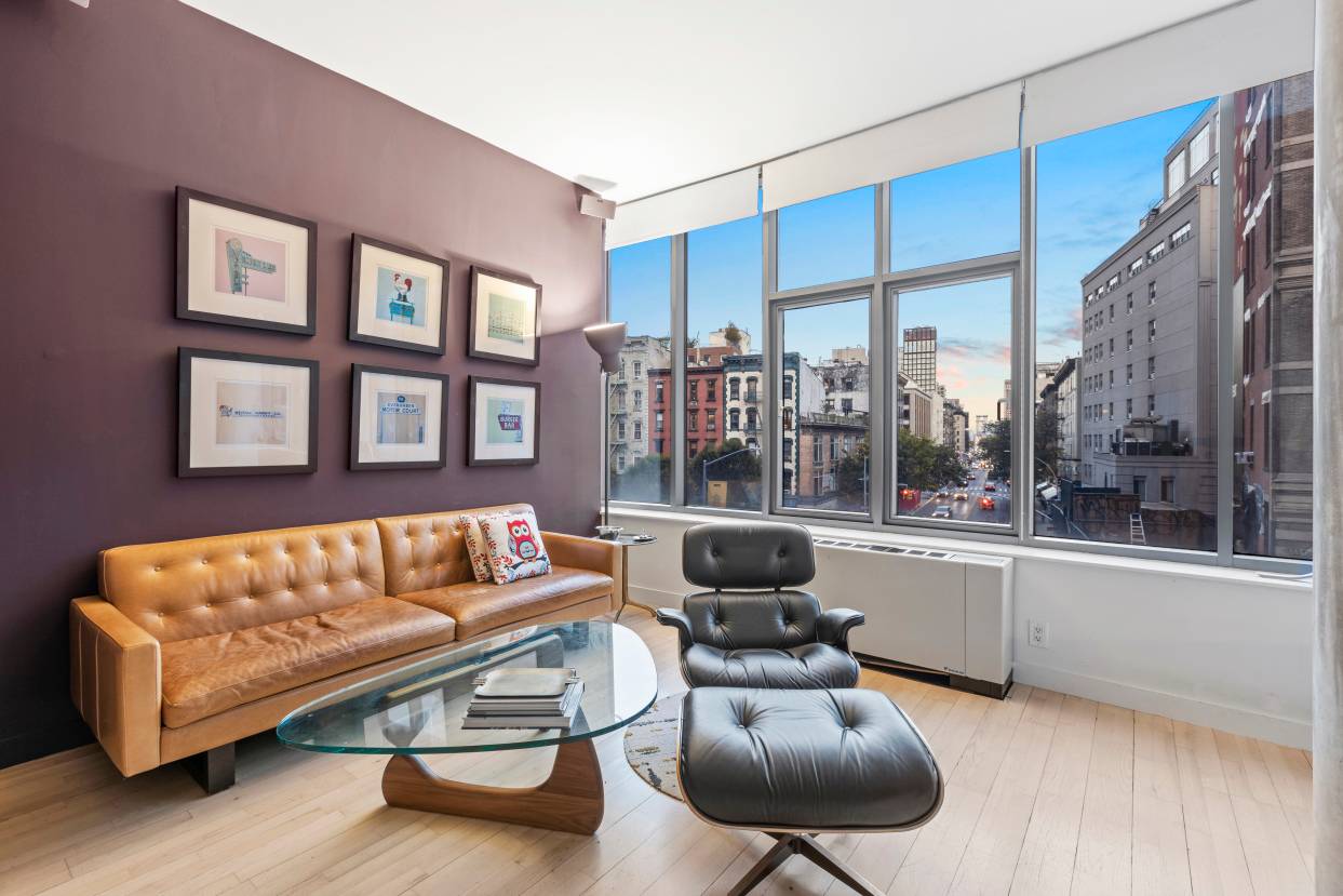 Spectacular Williamsburg Bridge Views Experience the luxury of downtown living in this sleek 1 Bed 1 Bath home.