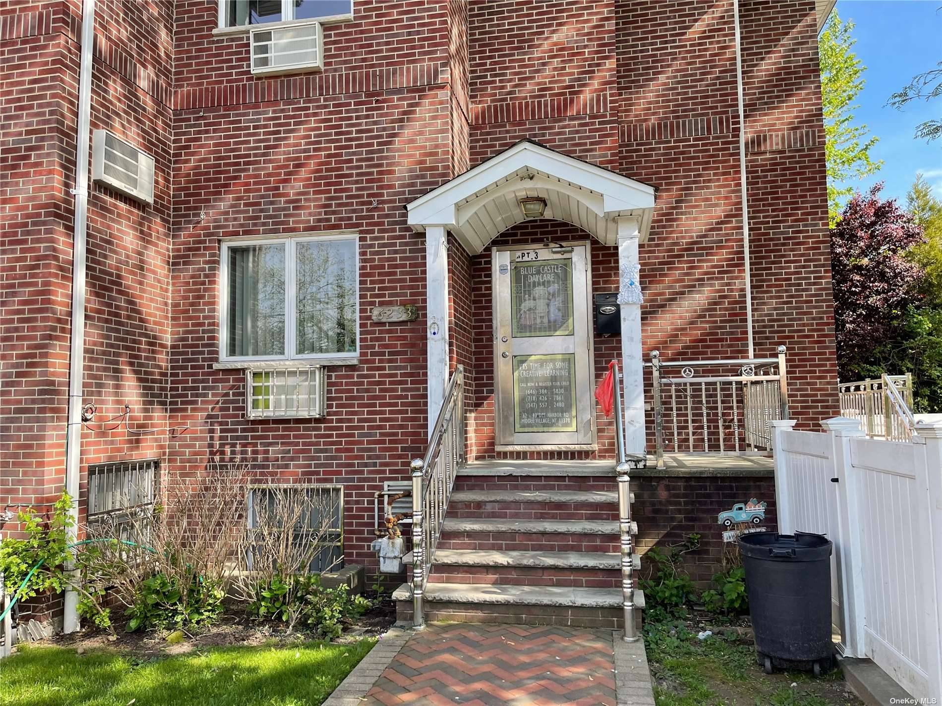 This 3 bedroom, 2 amp ; 1 2 bath duplex apartment features beautiful hardwood floors, an eat in kitchen with access to the yard, a lovely dining and living room, ...
