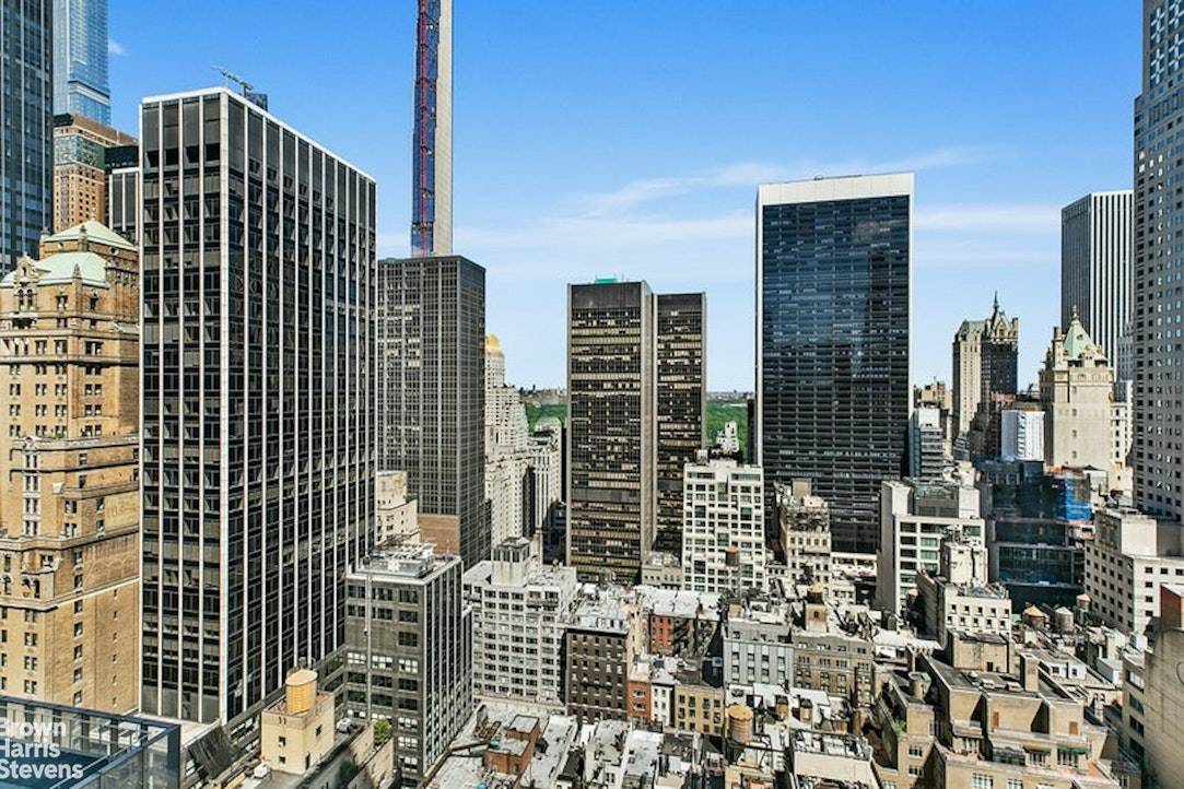 This high floor residence at Museum Tower offers a luxurious living experience in the heart of Manhattan, with beautiful views of the City skyline and Central Park.