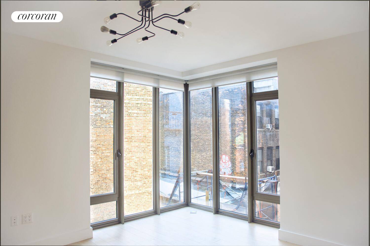 Please note The scaffolding as come down from the floor to ceiling windows and we have unobstructed views.