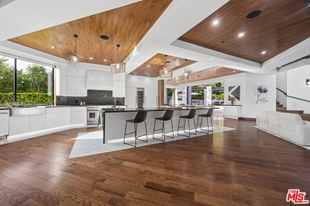 Kitchen/Lounge Area
