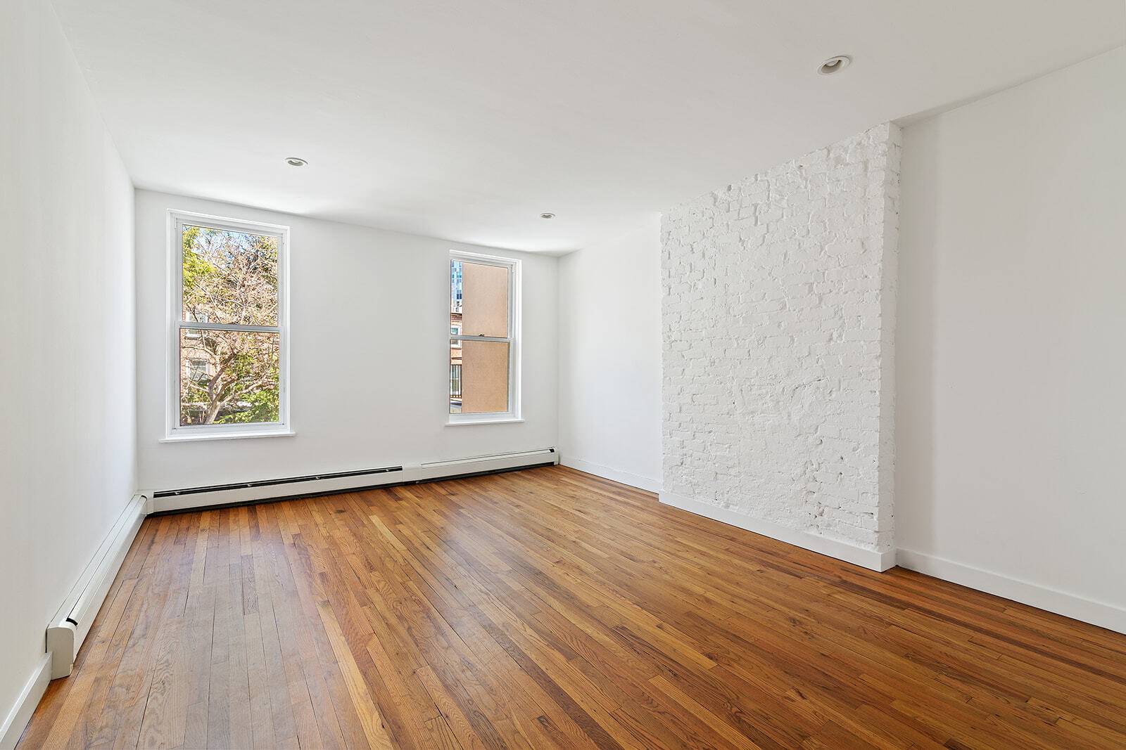 This cozy 1 bedroom apartment has gleaming hardwood floors, nearly 10' ceilings and ample closet space.