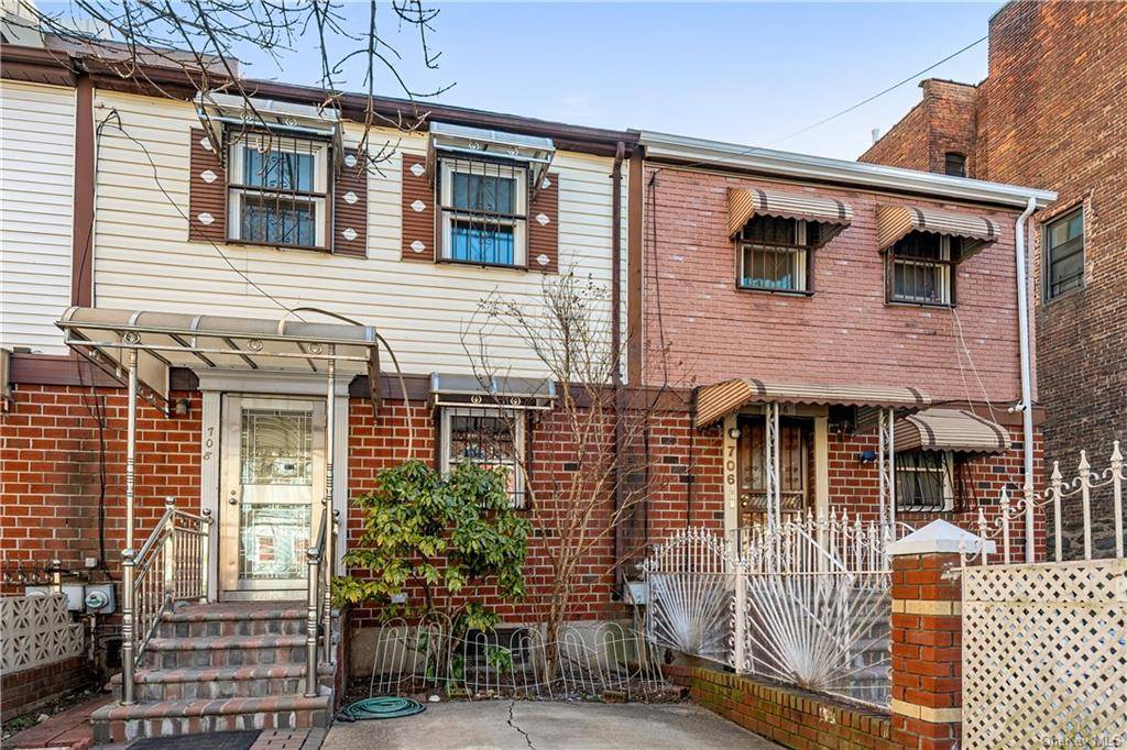 This Single Family Home located in the South Bronx has 3 bedrooms, 1.