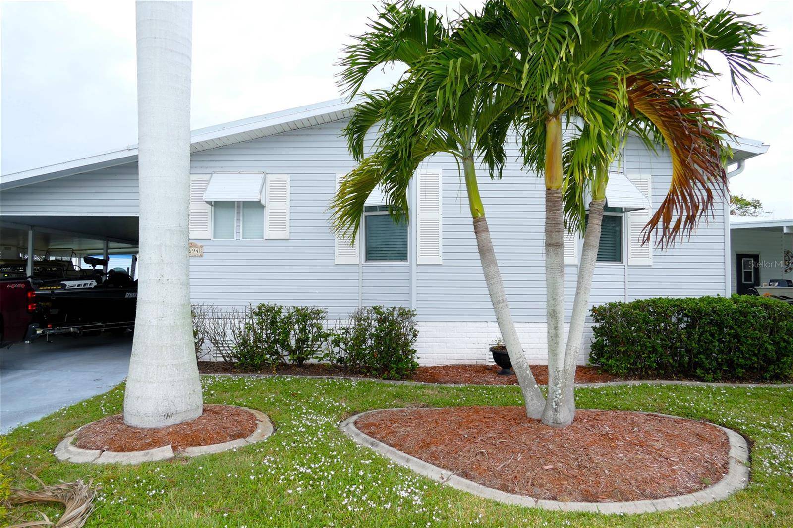 SEMINOLE COVE Active 55 Community This Charming 2 bedroom 2 bath DWMH is move in ready.