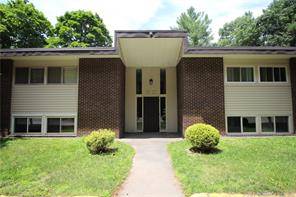 Well cared for single level unit in Woodbury's Town Country community.