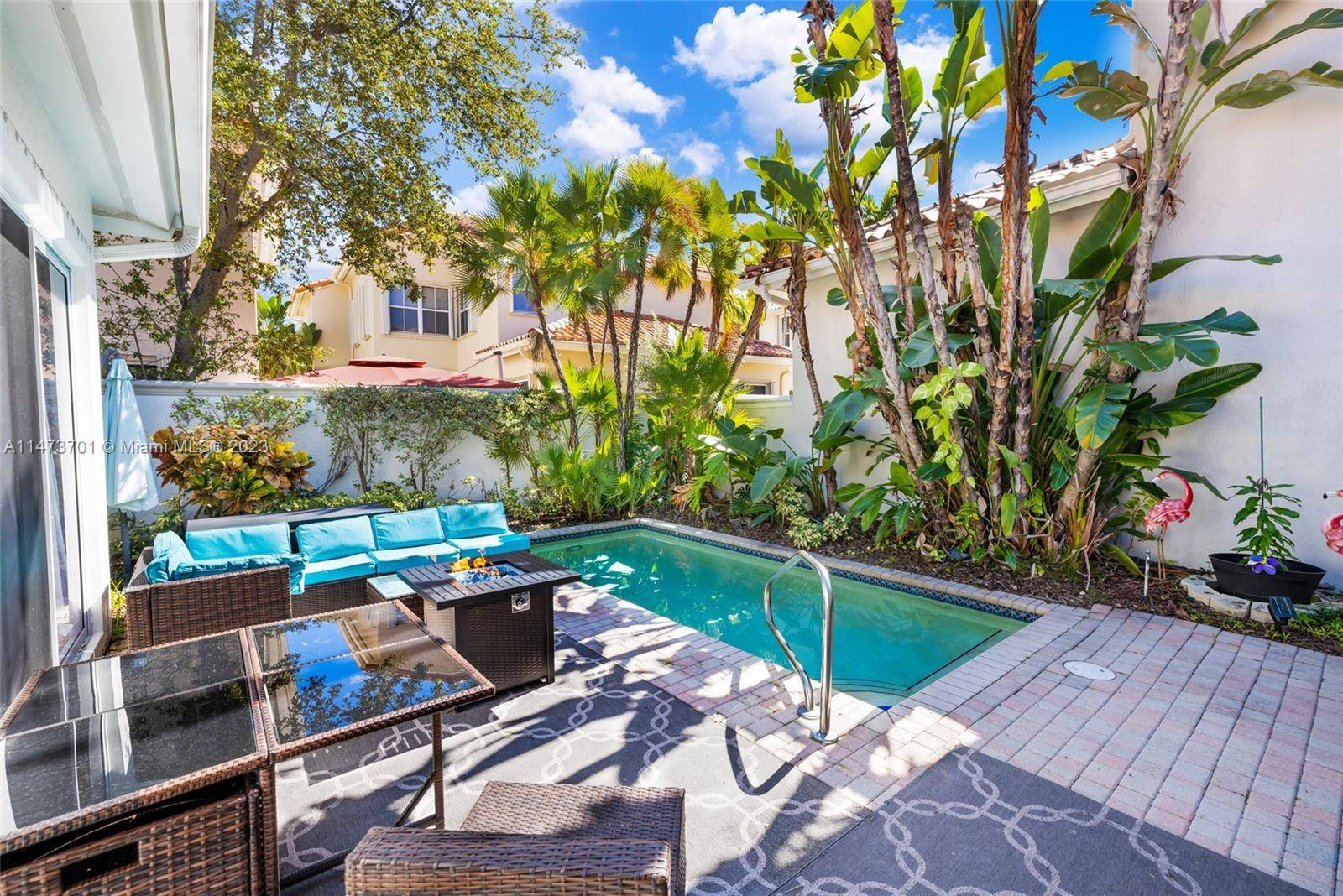 YOU MUST SEE THIS MAGNIFICENT, LIGHT AND BRIGHT 3 BED 2 BATH HOUSE IN EXCLUSIVE GATED COMMUNITY OF HARBOR ISLANDS.