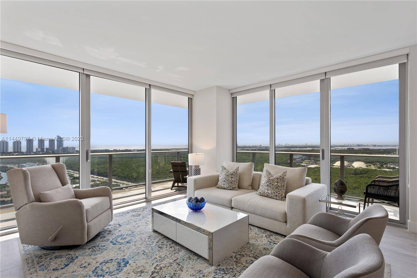 COMPLEX AT THE HARBOUR, WITH VERY HIGH END FINISHED, SPACIOUS 3 BEDROOM 3 BATHROOM, WITH PRIVATE ELEVATOR AND BREATHTAKING VIEWS OF OLETA PARK WATER VIEW AND MIAMI SKYLINE.