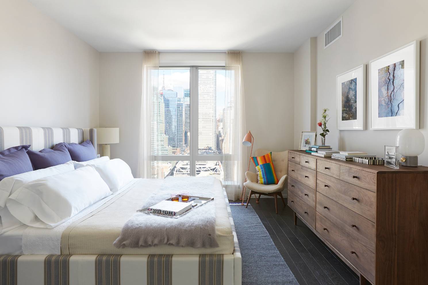 Welcome home to this corner 2 bedroom, 2 bath residence at 555TEN in Hudson Yards.