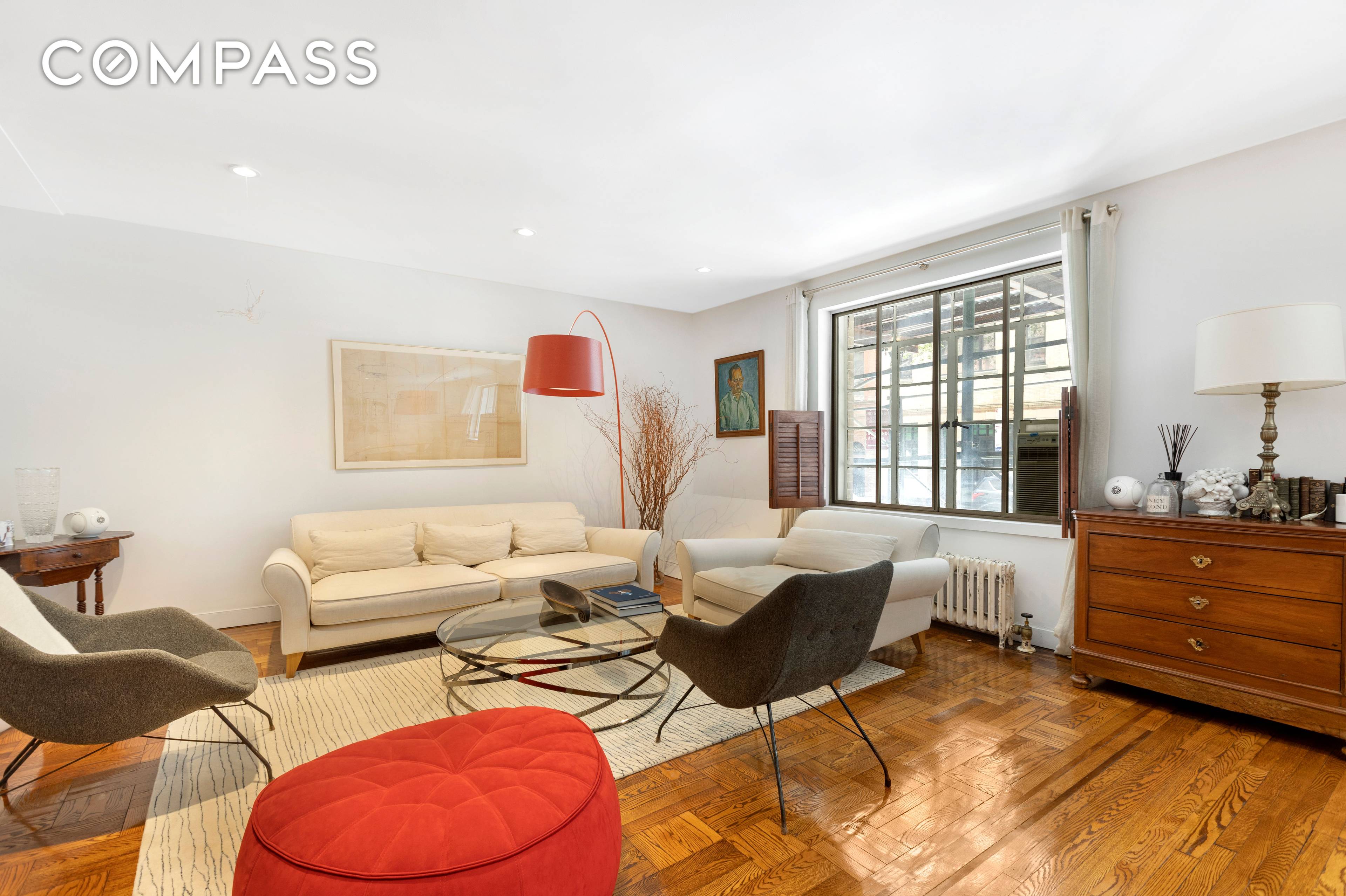 Welcome home to 135 East 39th Street located in the heart of Murray Hill and surrounded by everything !
