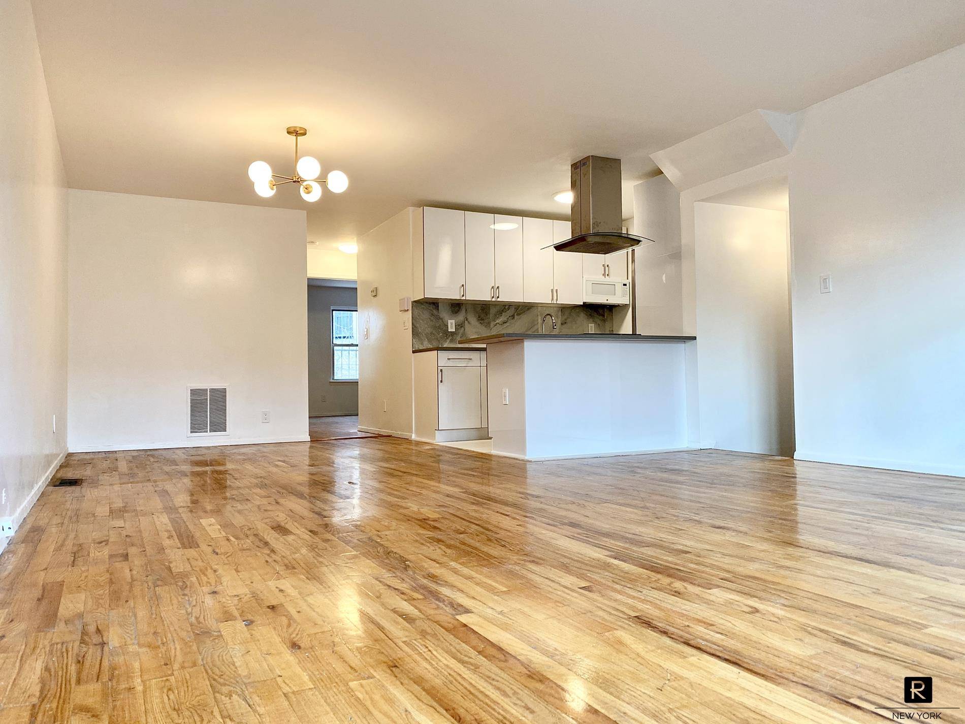 Massive DUPLEX apartment with a PRIVATE GARDEN 20 minutes commute from Manhattan.
