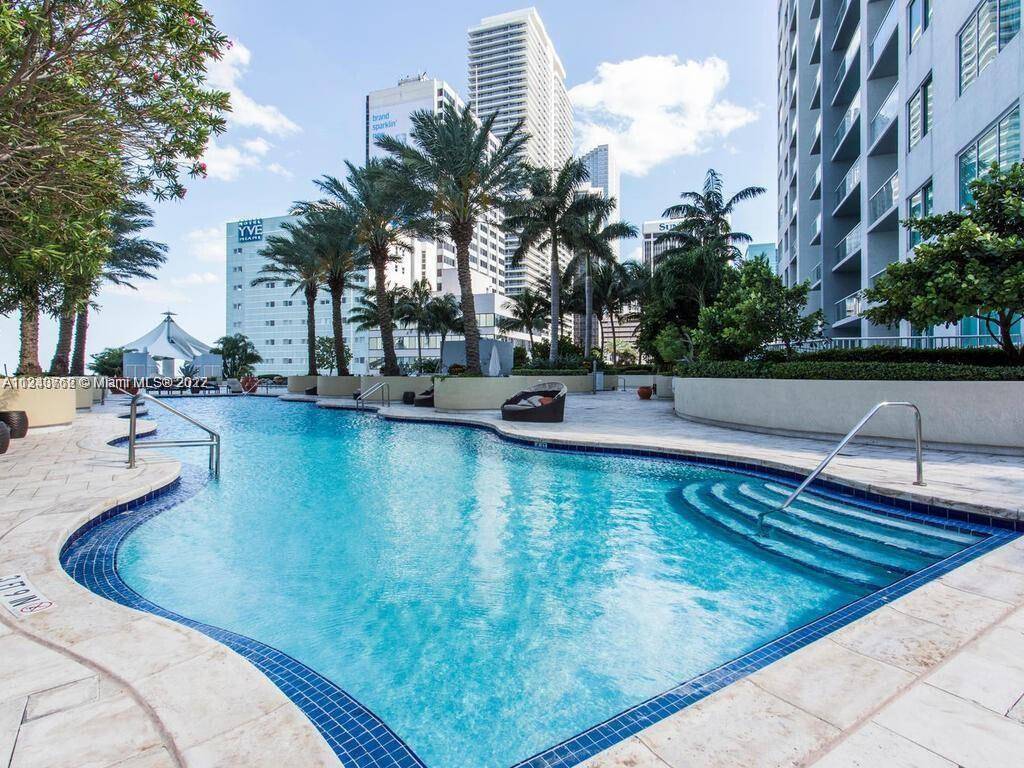 Vizcayne North is an amazing 49 stories high rise in the heart of Downtown Miami overlooking Bayfront Park and the beautiful Biscayne Bay its also walking distance from Bayside marketplace, ...