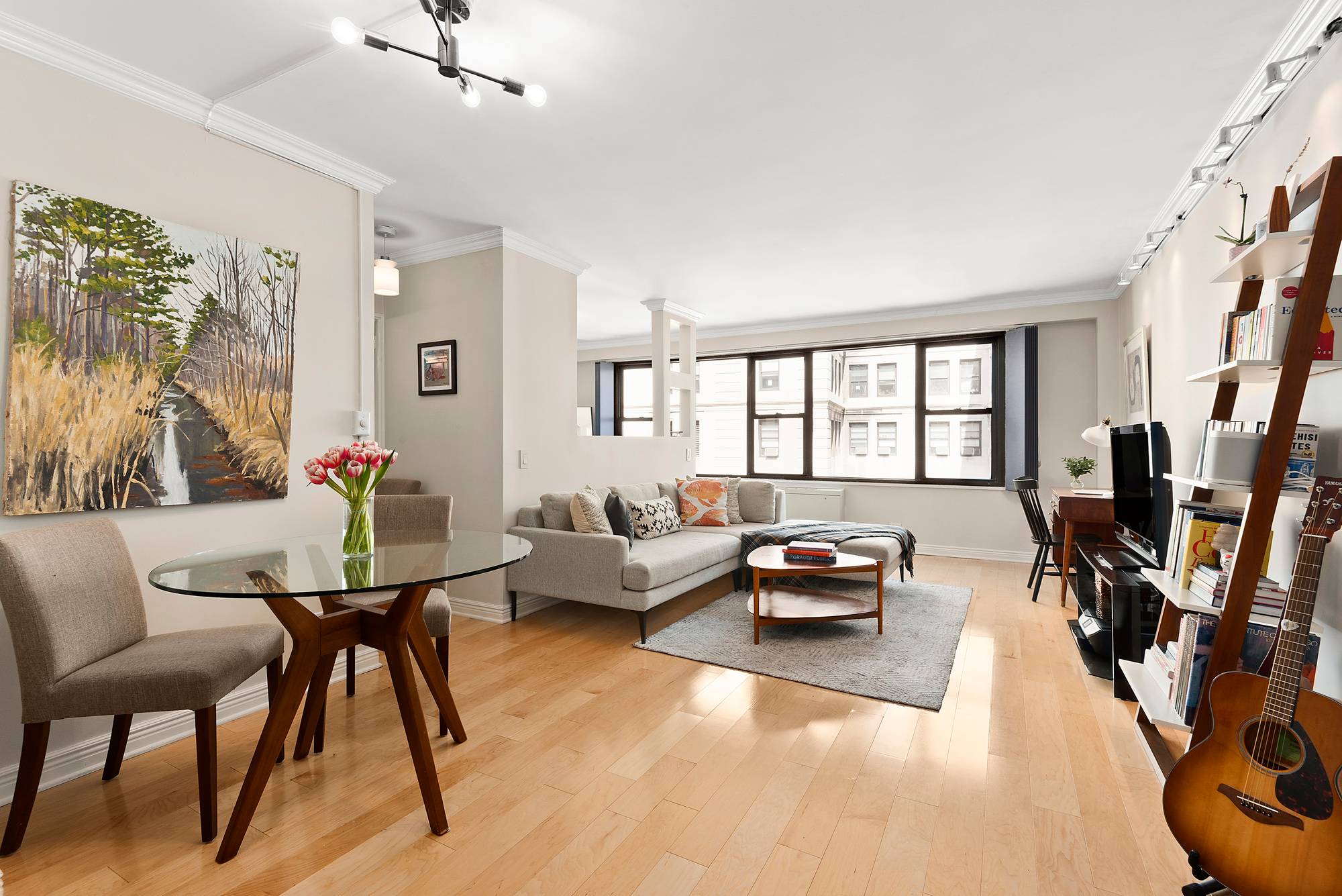 A renovated, enormous, and bright junior one bedroom home in a full service doorman building on the border of Brooklyn Heights and Downtown Brooklyn.
