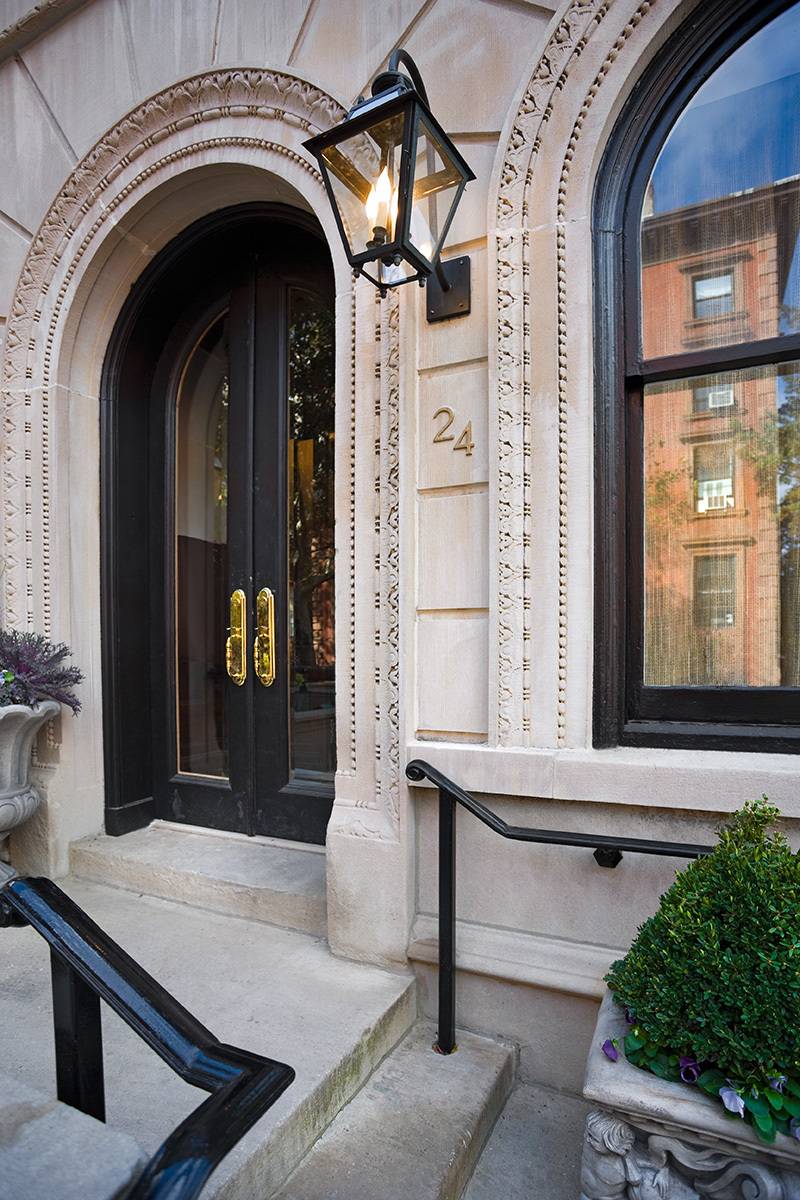 Live on one of the loveliest blocks in historic Brooklyn Heights, in a beautiful townhouse boutique condominium.