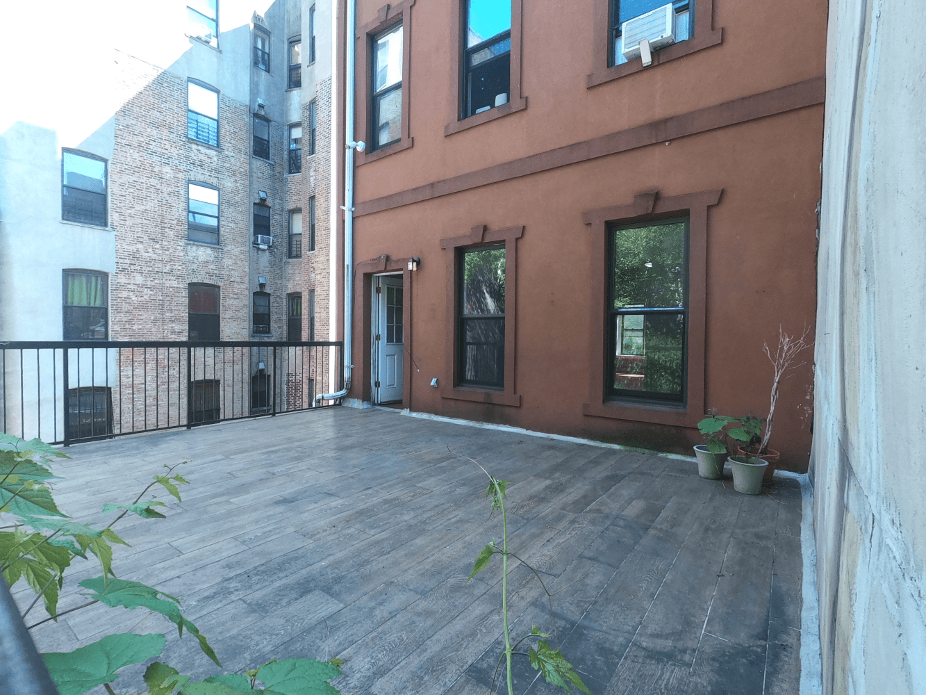 Very bright 2 bed 1 full bath, second full floor of a brownstone.
