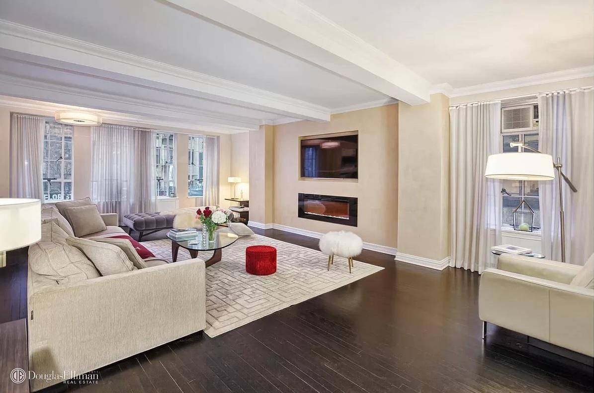 Welcome to this grand corner 1 Bedroom apartment at the acclaimed Parc Vendome, a pre war condominium, built in 1931 and one of Manhattan's finest buildings.