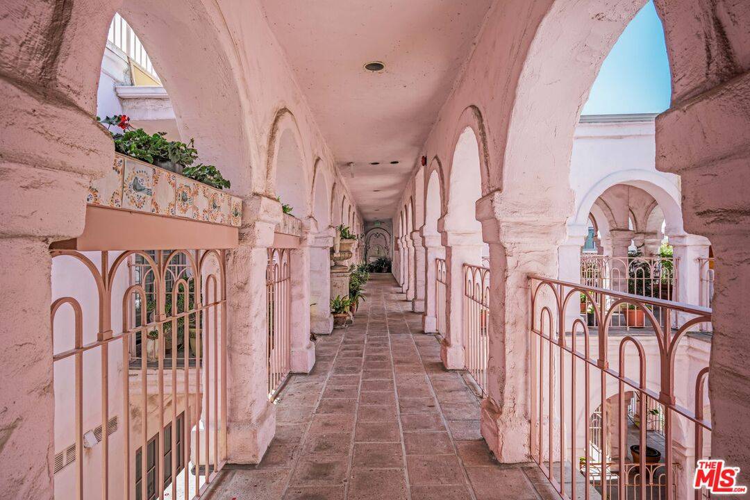 6220 Pacific Ave 2BR La