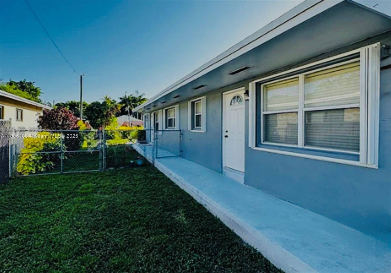 Investor s dream ! Spacious duplex on oversized lot with no HOA.