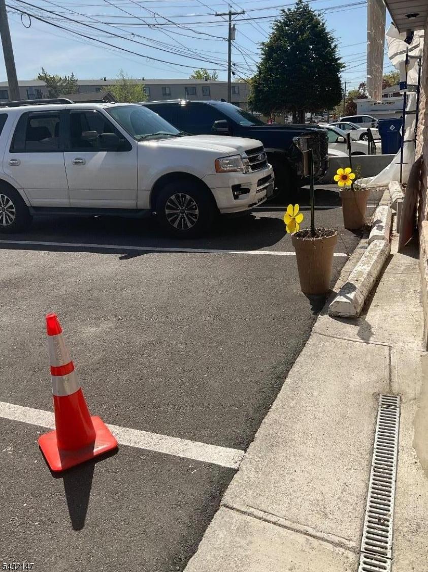 Front parking for 4 cars