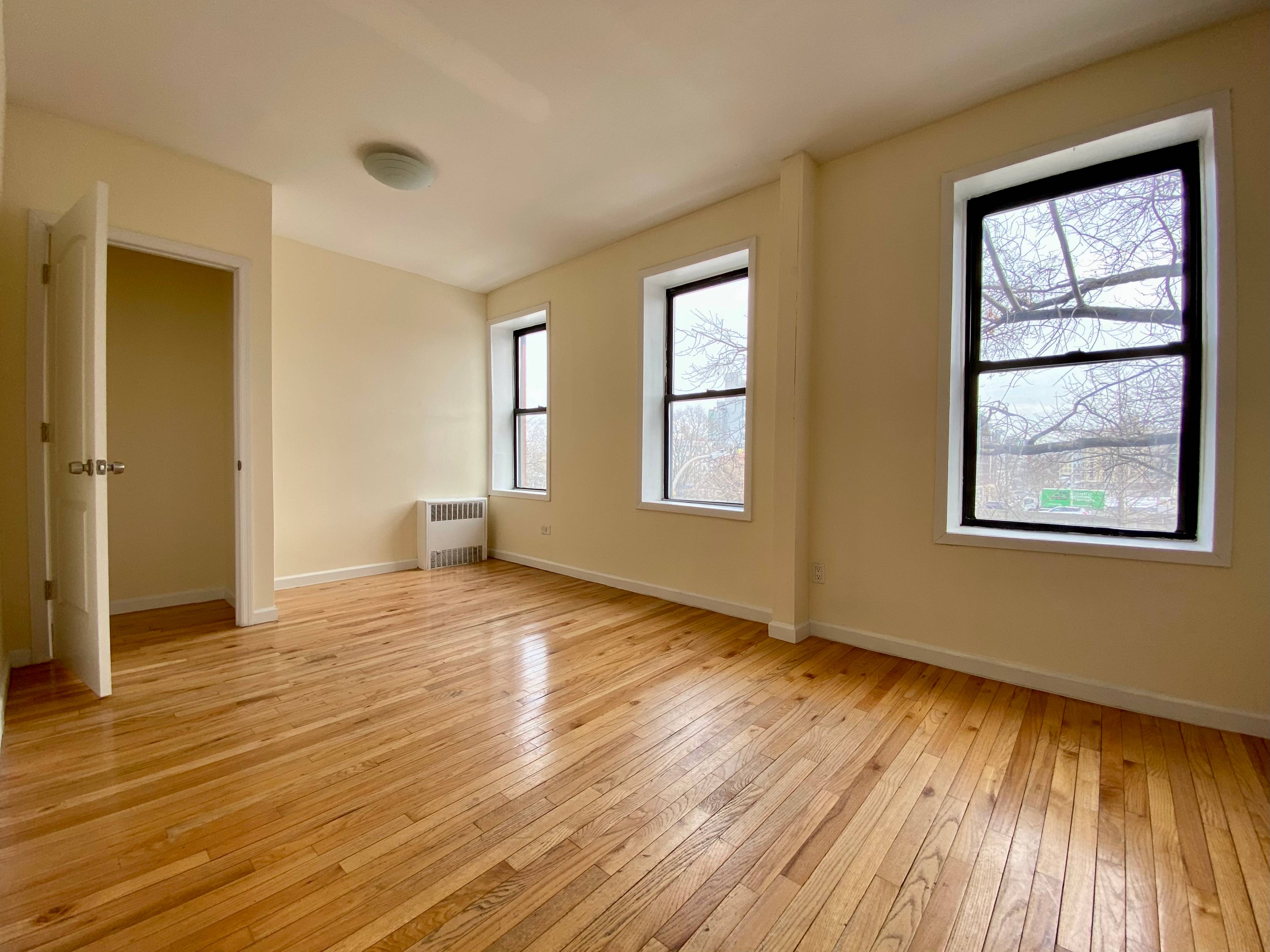 No Fee 3 Bedroom in Prime Williamsburg Fantastic, Large Apartment set in a great Location in Williamsburg, Brooklyn.