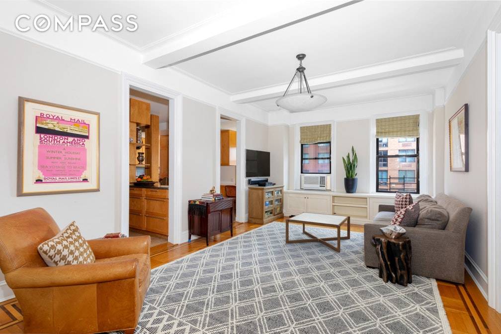 VIRTUAL TOUR AVAILABLE A rare corner classic six room home at the Emery Roth designed Chester Court defines gracious living in the heart of the Upper West Side.