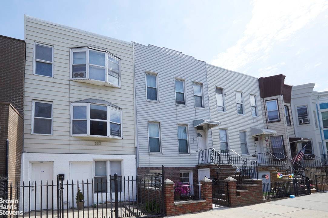 CASH ONLY Buyers Please This three story house built in 2000 in sought after South Slope sits on a generous 116 foot deep lot and is just off 7th Avenue.