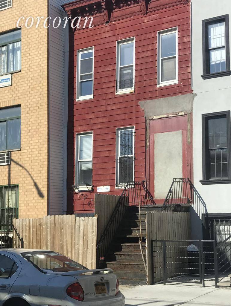This is a two story townhouse conveniently located in Brooklyn New York, on Atlantic Avenue, easy access to Transportation, blocks to Express A C, J, 3 and 4 train 30 ...