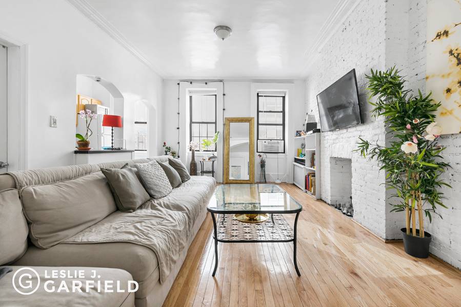 Set on a tree lined townhouse street in Sutton Place, 352 East 55th Street 4A B is a renovated apartment available in a 20' wide mixed use townhouse.