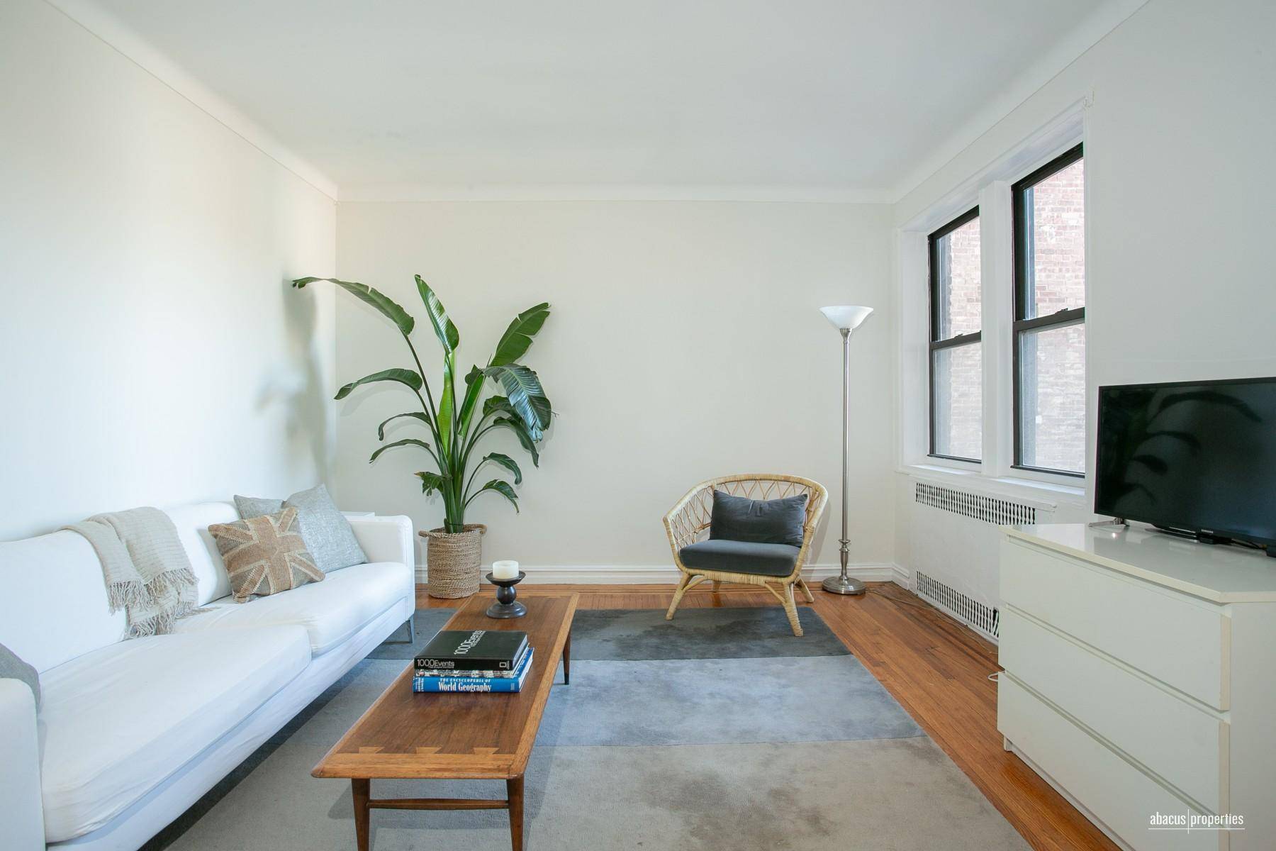 Welcome Home ! This lovely 1 bedroom is located in one of Kensingtons most coveted art deco pre war buildings on the 3rd floor of a 6 story elevator building.