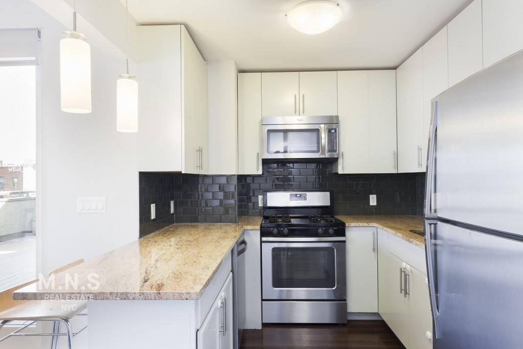 Now Offering No Fee ! 456 Grand is ideally located near some of Williamsburg's best shopping, dining, and nightlife and within 2 subway stops from Manhattan.