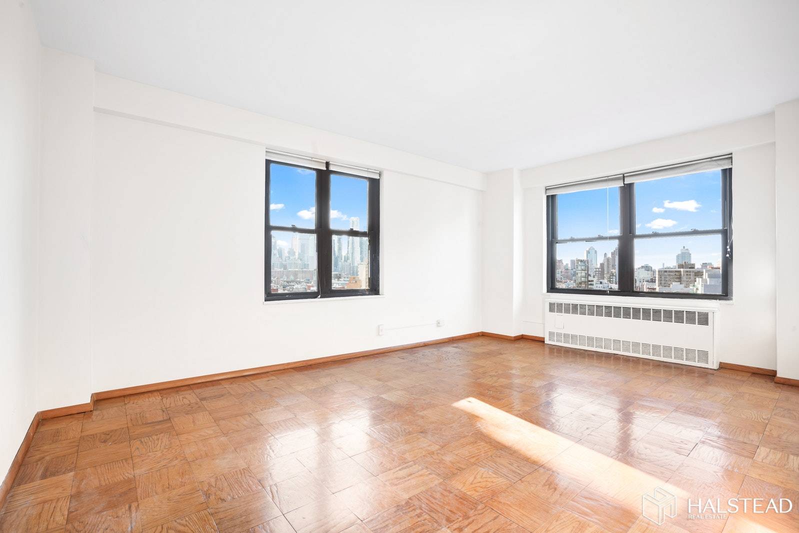 EASY TO SHOW VIA VIDEO, FACETIME OR LEAVING DOOR UNLOCKED FOR A PRIVATE, IN PERSON SHOWINGWide open views over Seward Park towards the downtown skyline !