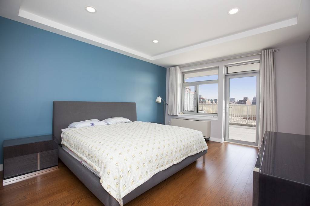 Priced to sell ! Welcome to the BEST 3BR 3Baths corner unit home with the one and only large wrapped terrace in the most luxurious Condominium in Flushing, Sky View ...