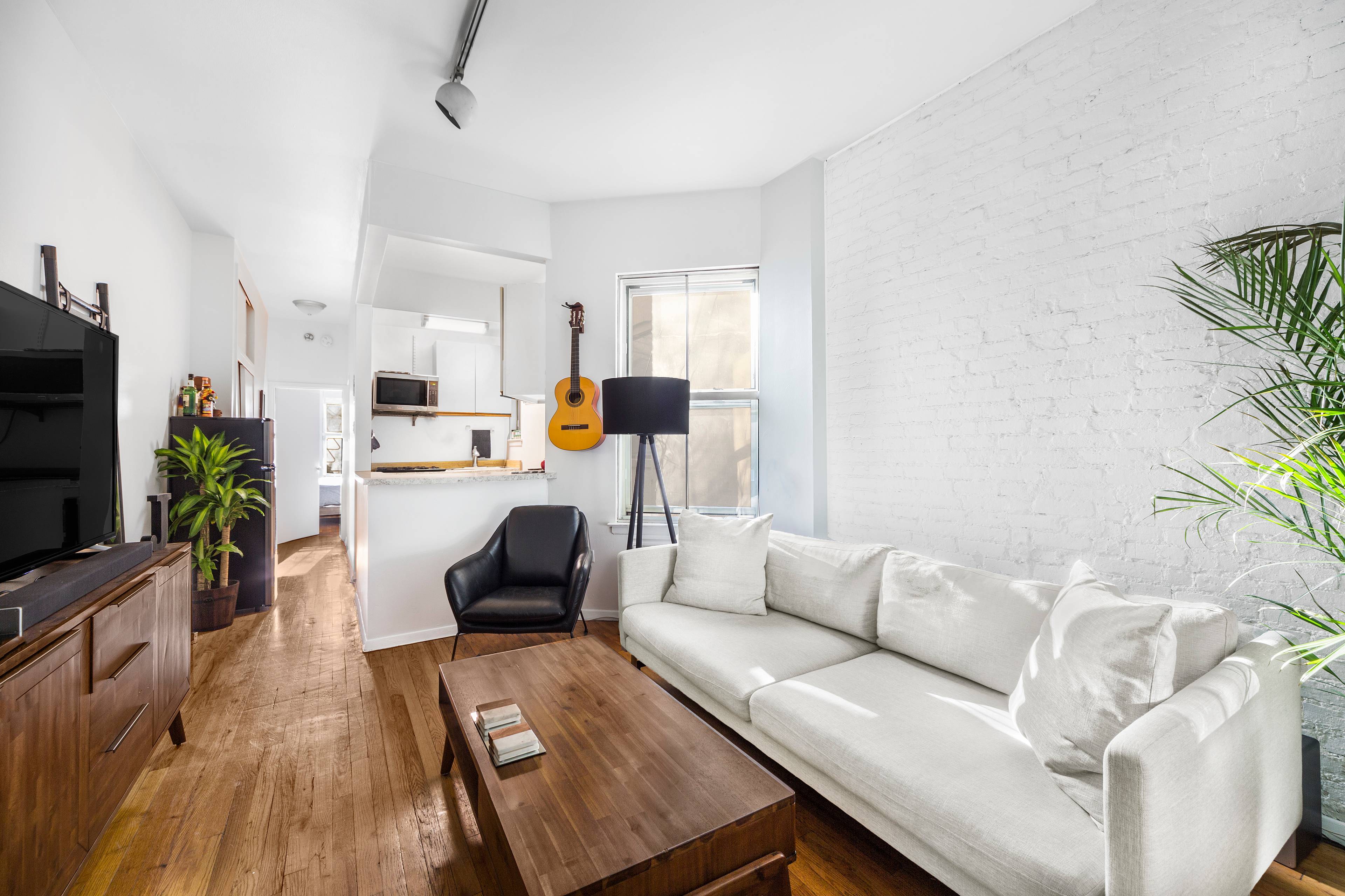 This UES one bedroom walk up has 10 ft.