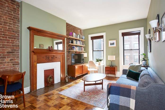 Welcome to this sunny and cheerful one bedroom home in a grand turn of the century mansion filled with historic detail, offering sunny southern exposures and lovely city and garden ...
