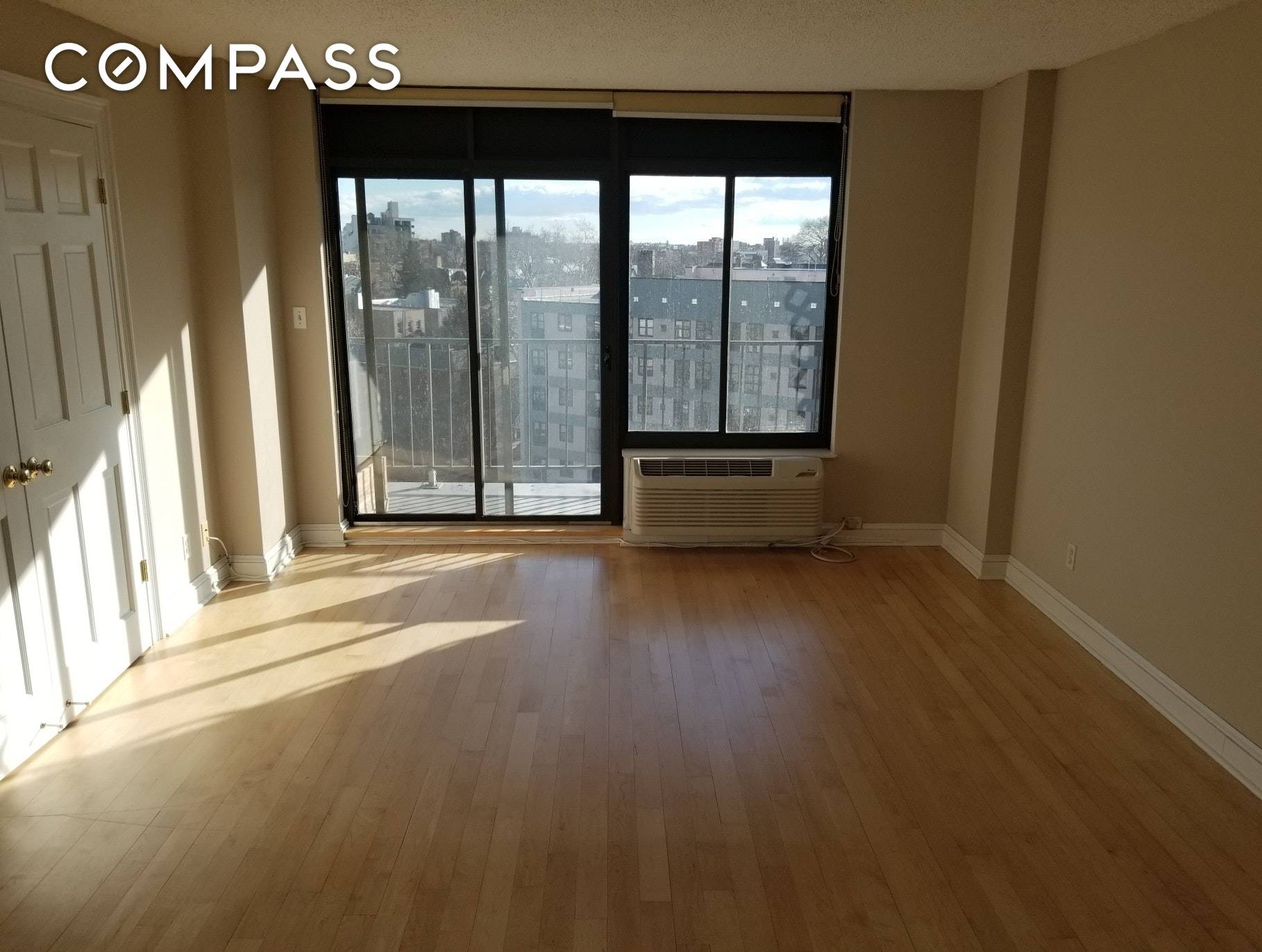 Come check out this two bedroom, two bathroom apartment located in Astoria s high rise luxury waterfront condominium.