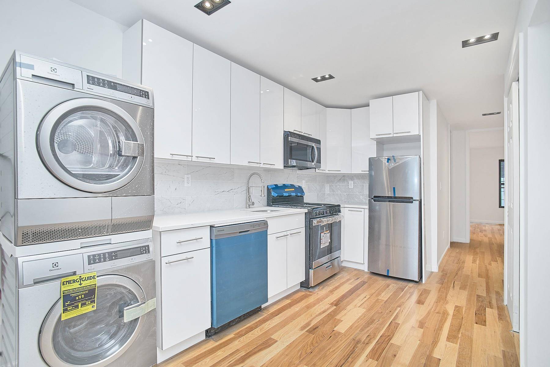 Newly renovated 2 bedroom with washer dryer in unit next to Brooklyn Army Terminal, NYU Langone Hospital and the 59th street NR trains !