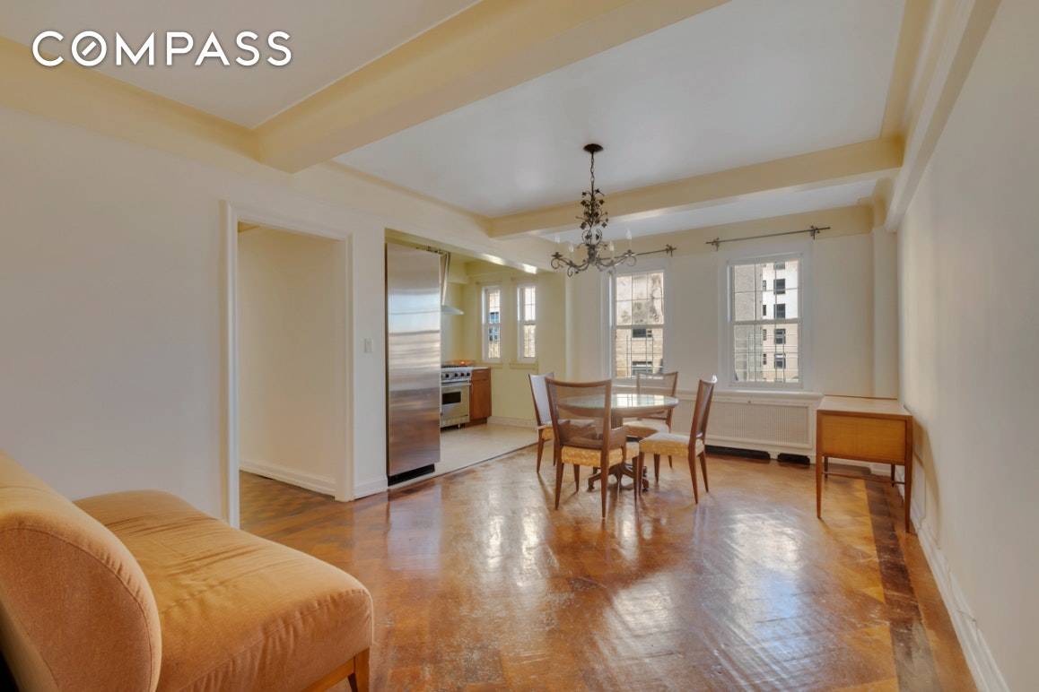 Who wouldn t want to live in this prime, perfect and pretty one bedroom home on Remsen Street in Brooklyn Heights ?