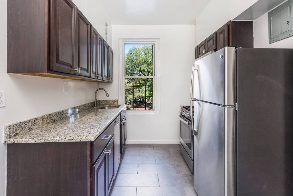 No Fee ! Unit Amenities Gut Renovated Stainless Steel Granite Kitchen Dishwasher Microwave Gut Renovated Bathroom with floor to ceiling tile Hardwood floors Abundant Closets Utilities Included Heat and Hot ...