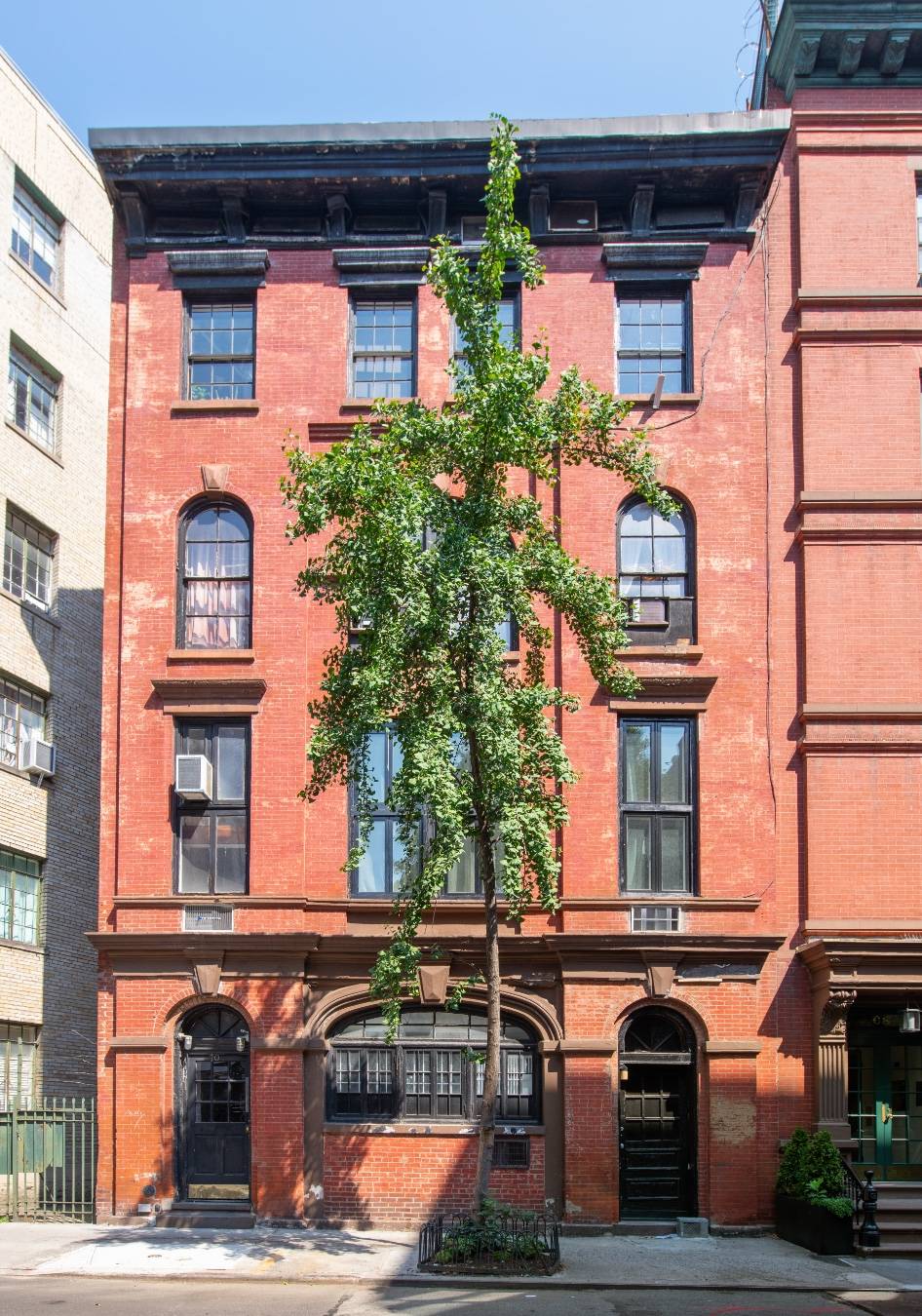 WEST VILLAGE. Check out our gorgeous new apartment at 70 Barrow Street, right where Commerce and Barrow Streets meet ; one of the most picturesque corners of the West Village.