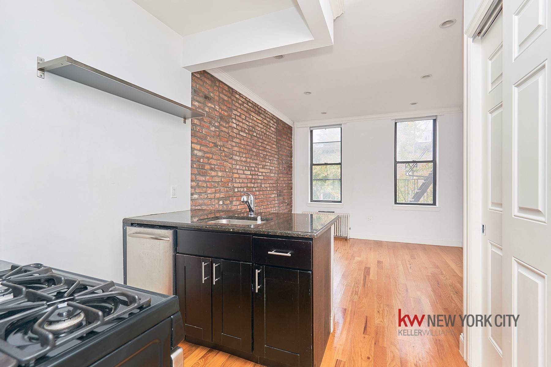 This is the ONLY available 1 bedroom unit in the ENTIRE Boerum Hill area with WASHER DRYER in unit under 3, 000.