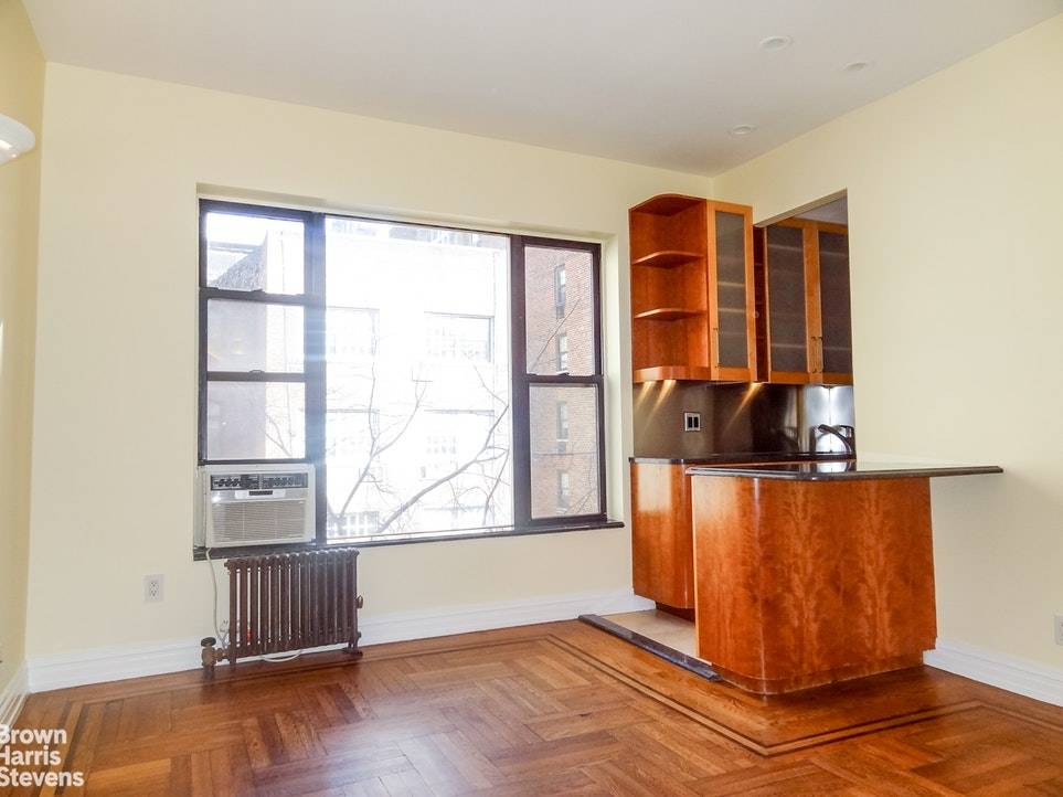 NO FEE Fantastic tree lined view apartment with great light, a renovated open Kitchen with breakfast bar, beautifully renovated bathroom, lovely detailed wood floors, and custom built ins.